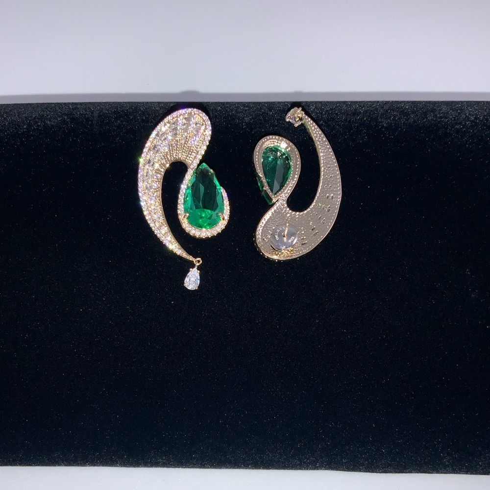 Emerald Talay Earrings - Picture 5 of 11